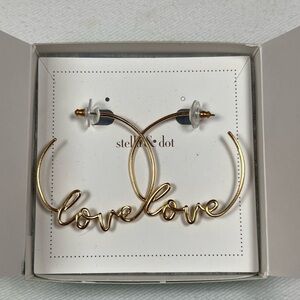 NIB Stella & Dot Gold Plated Wire Love Hoop Earrings Boxed no lid